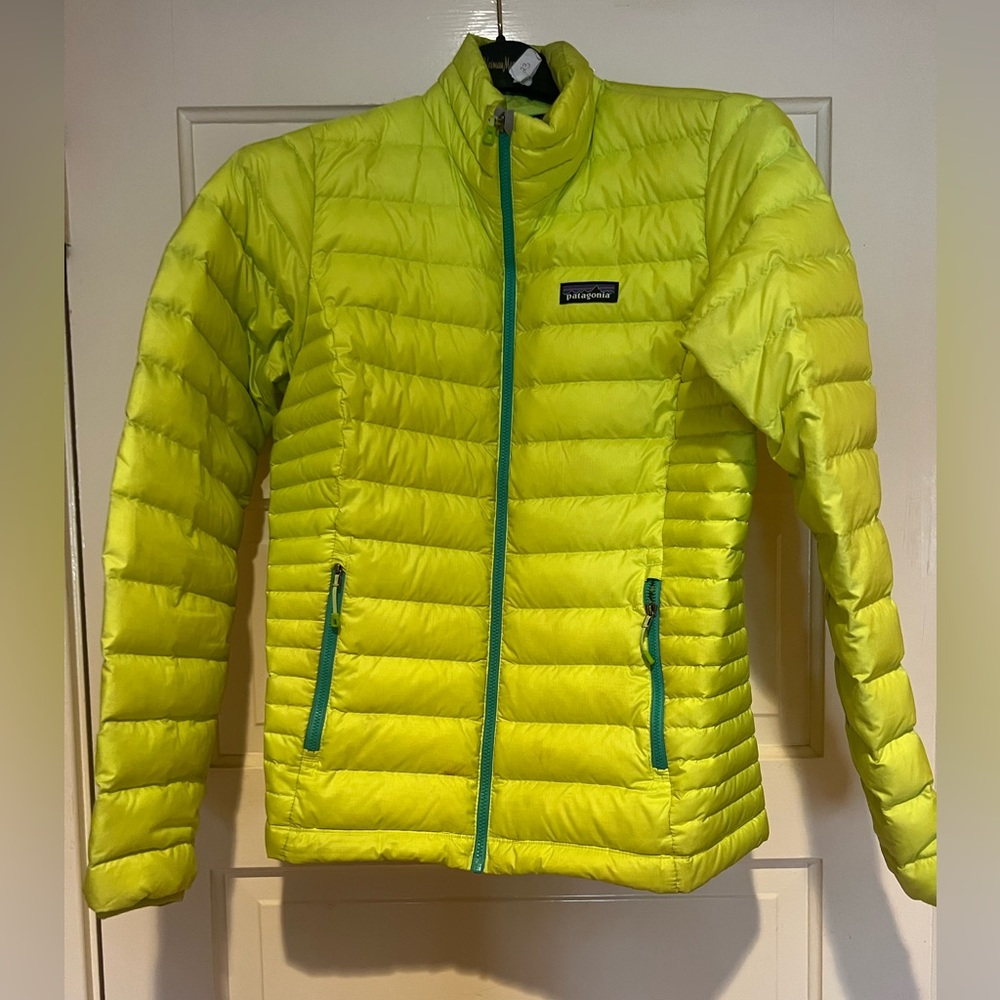 Patagonia women’s medium down sweater